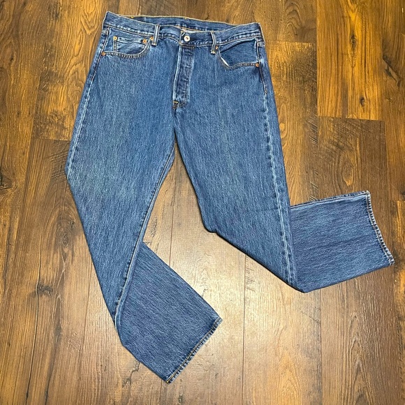 Men’s Levi’s Button Fly 501 Jeans Traditional Blue Denim Attached Tag W35 L30 - Picture 10 of 10